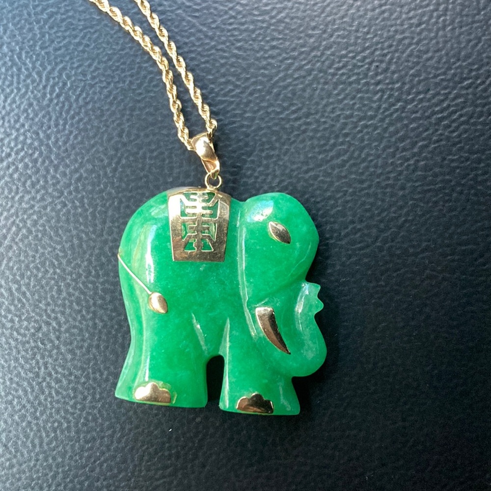 Jade elephant pendant